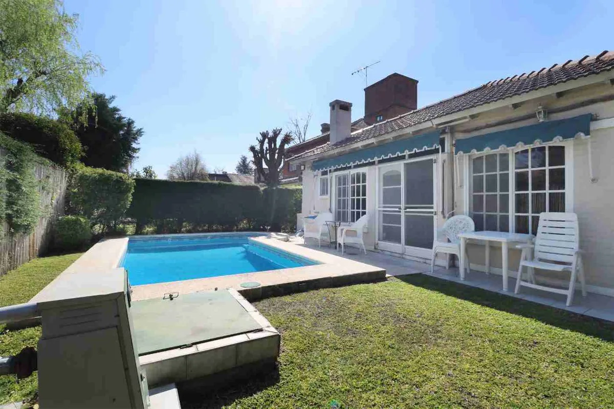 VENTA CASA CON PILETA EN COUNTRY BANCO PROVINCIA foto 2