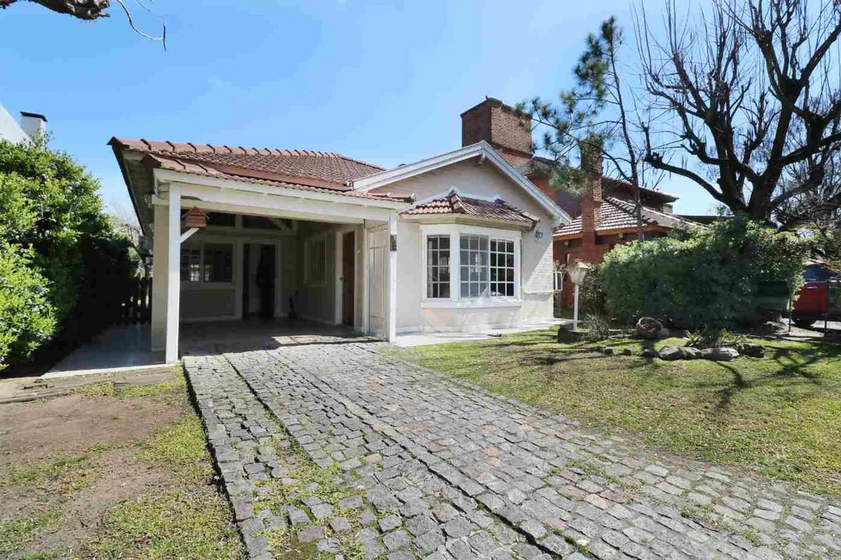 VENTA CASA CON PILETA EN COUNTRY BANCO PROVINCIA foto 5