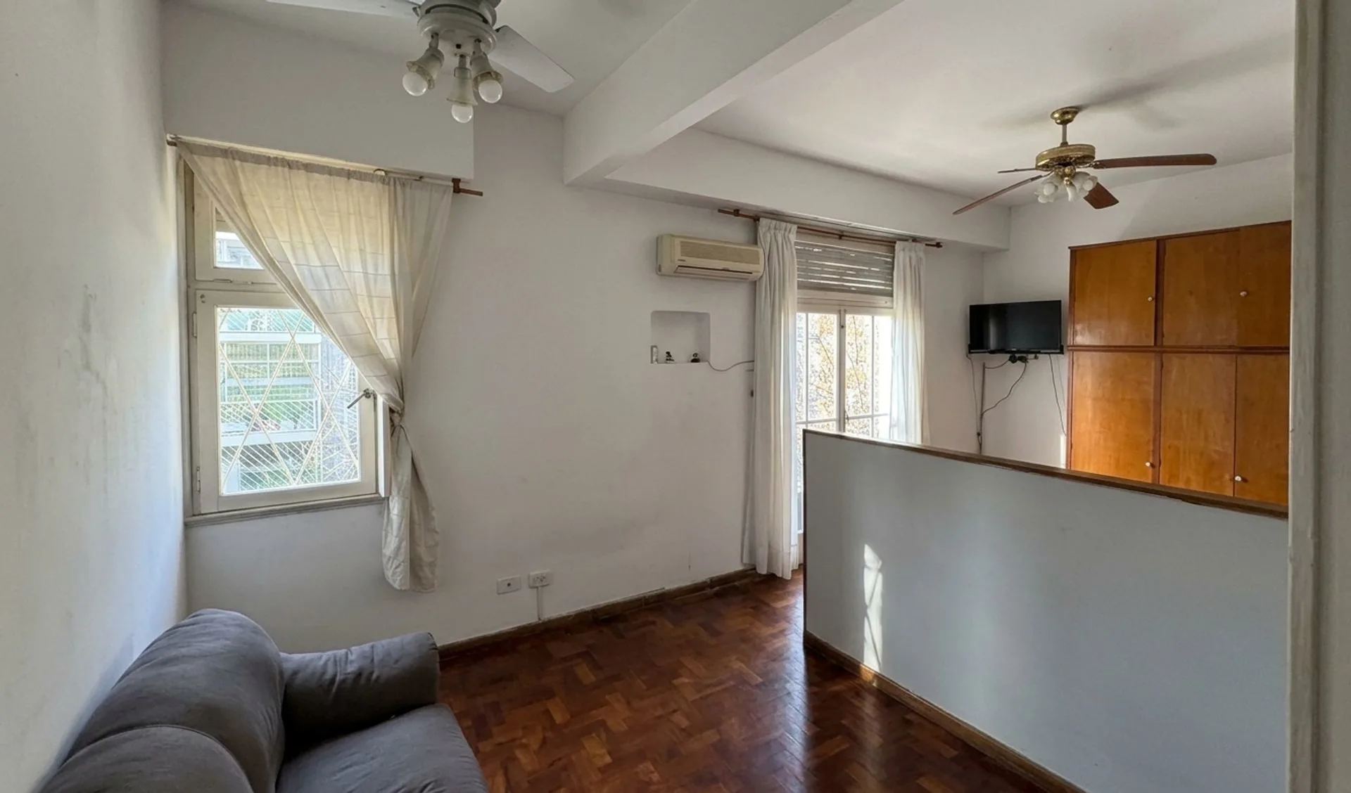 VENTA DPTO MONOAMB CON BALCÓN FRANCÉS | V. CRESPO foto 3