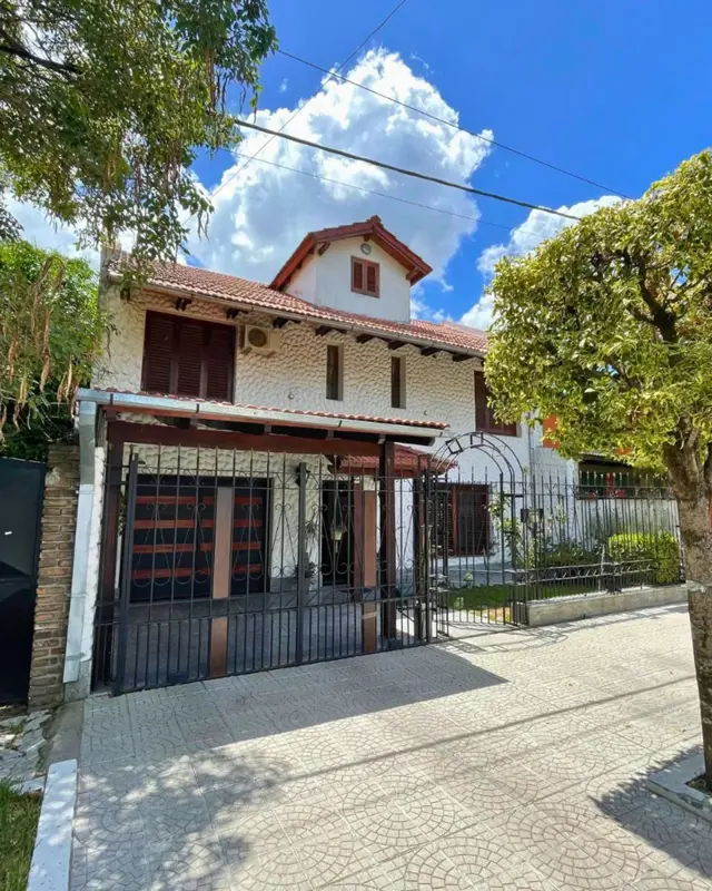 VENTA CASA 4 DORMITORIOS B. ALBERDI APTA CRÉDITO