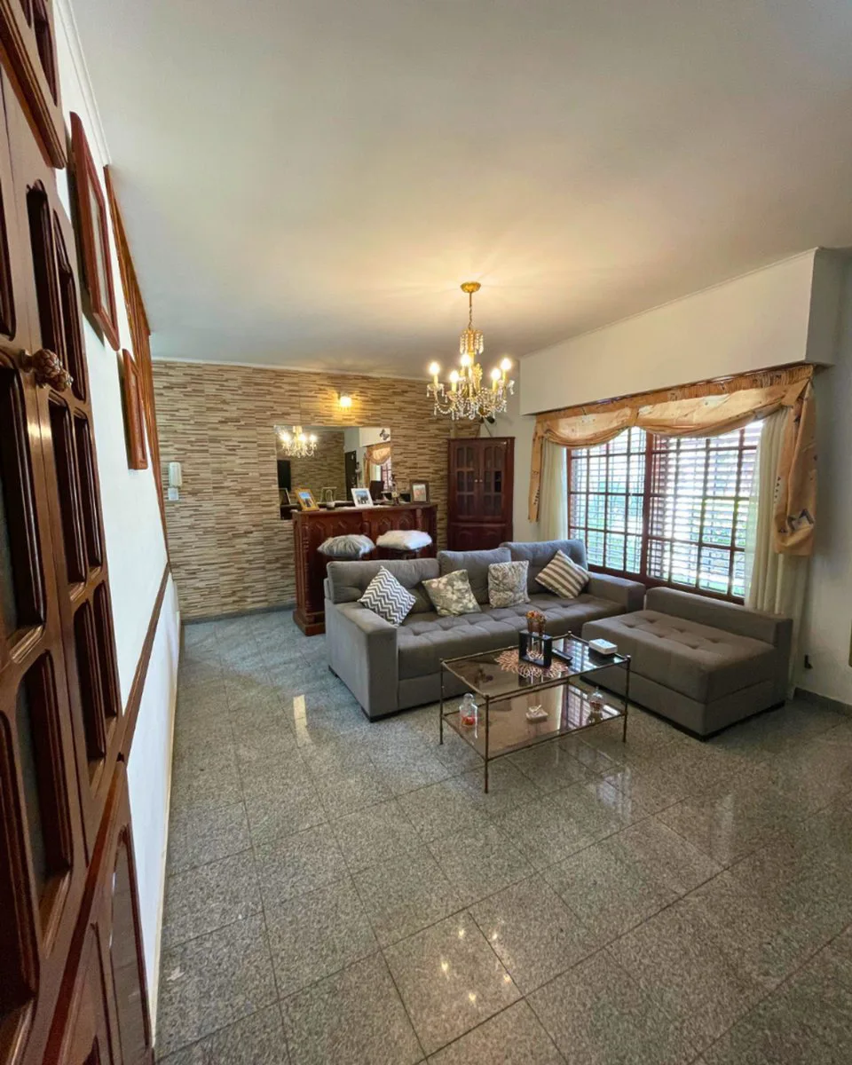 VENTA CASA 4 DORMITORIOS B. ALBERDI APTA CRÉDITO foto 2