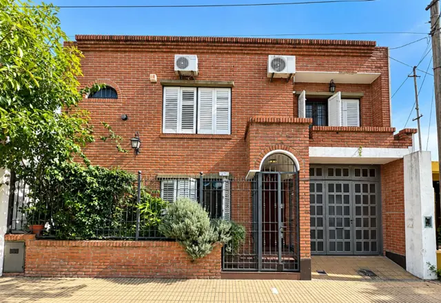 VENTA CASA 3 DORM. PILETA. APTA CRED. SAN NICOLAS