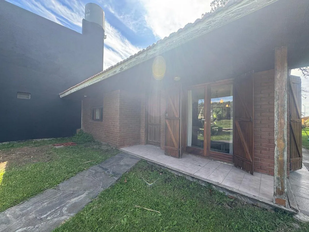 VENTA CASA 2 AMB SOBRE DOS LOTES MAR DE COBO foto 2