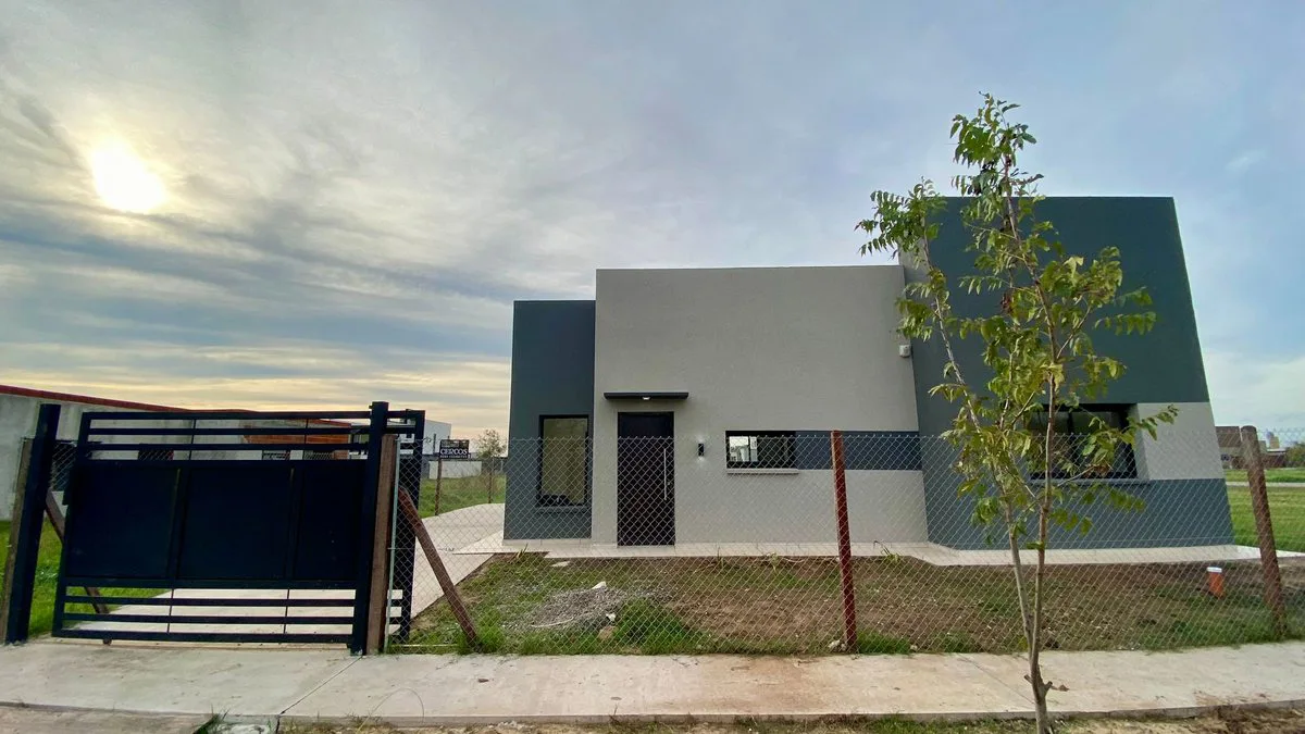 VENTA CASA DE 2 DORMITORIOS FUNES NORTE CREDITO foto 2