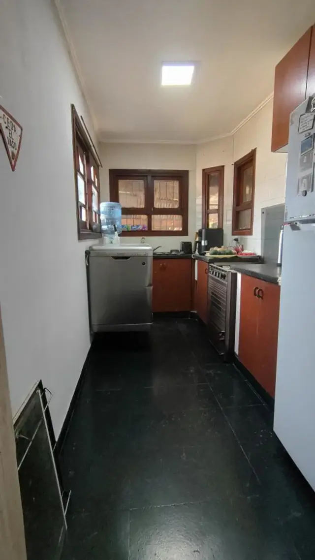 VENDO CASA (ZONA COLEGIO ALEMAN)-NO APTA CREDITO-