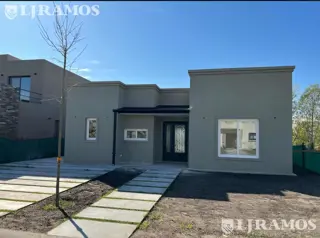 Casa a estrenar con 3 dormitorios en venta en Vila Marina foto 1