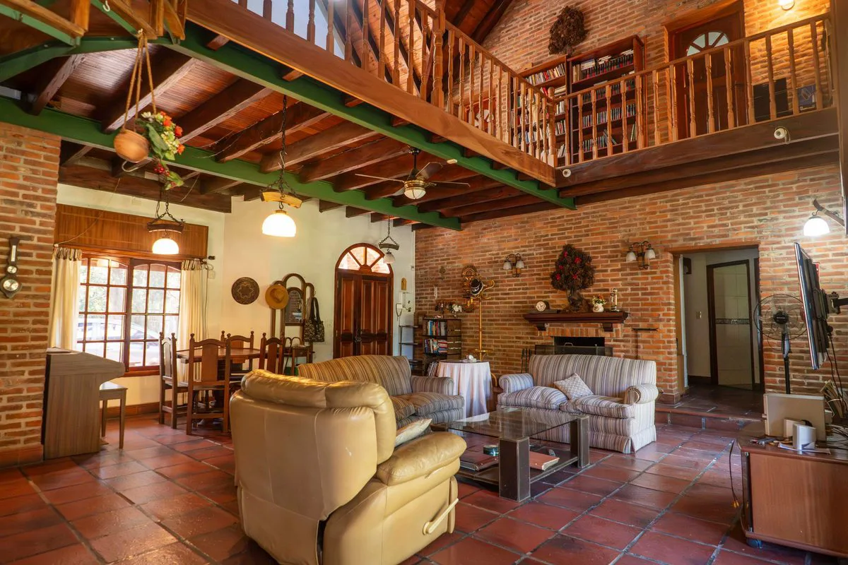 Venta Casa Quinta en Ricardo Rojas Lote 4200m2 foto 3