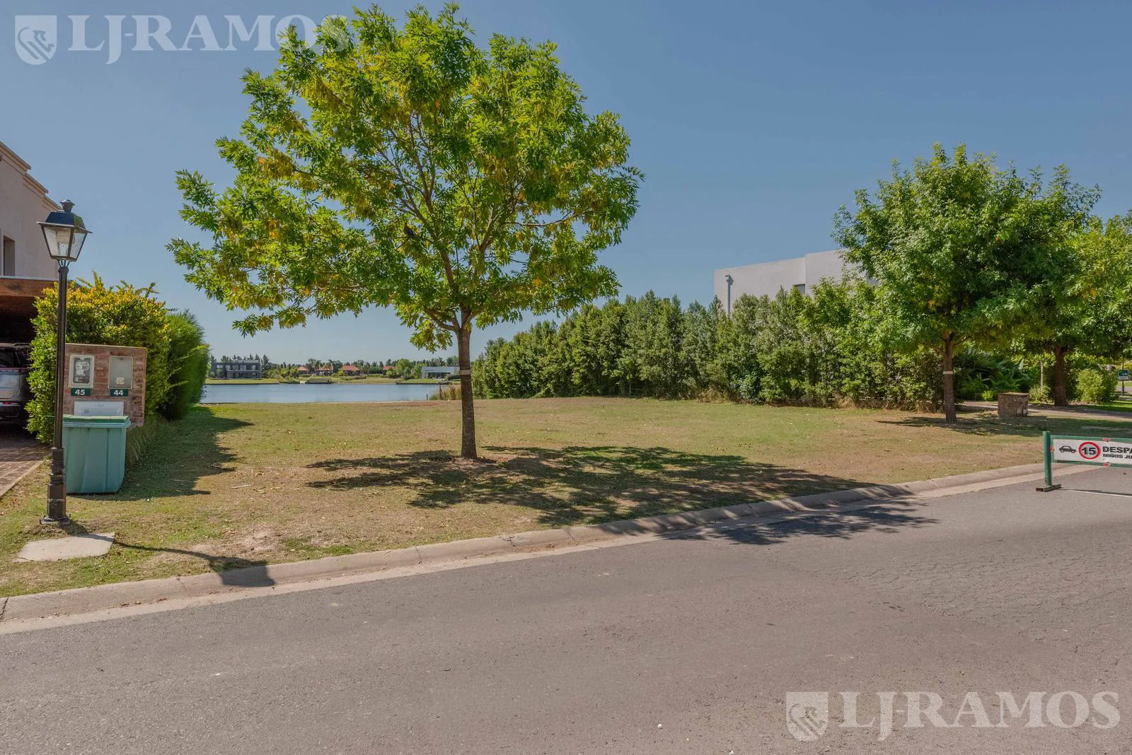 Excelente lote de 947 m2 a la laguna en venta en San Gabriel. foto 5