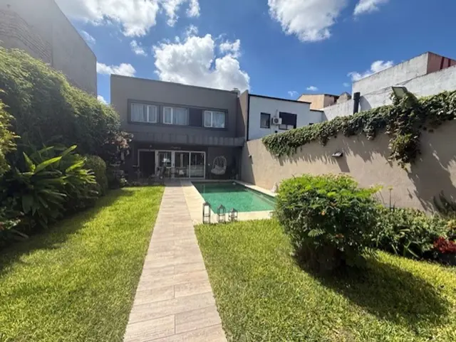 CASA CON JARDIN , PISCINA, QUINCHO , 5 AMBIENTES