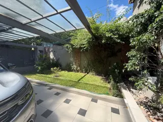 CASA CON JARDIN , PISCINA, QUINCHO , 5 AMBIENTES foto 5