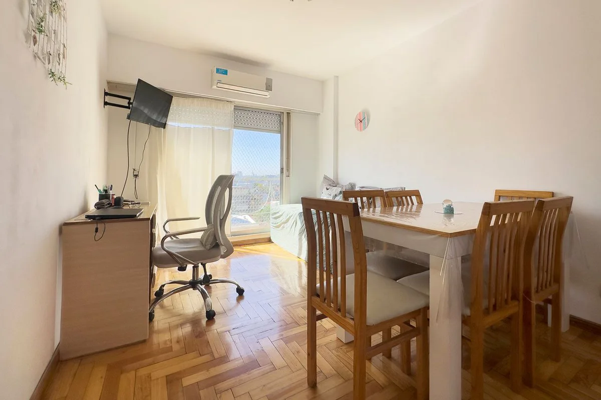 VENTA 2 AMB Ramos Mejía Centro con Balcón  Renta foto 2