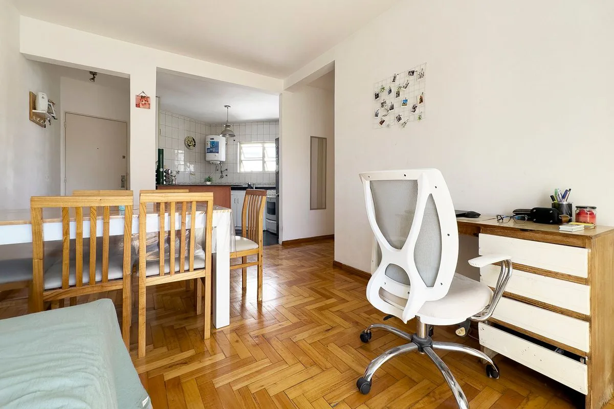 VENTA 2 AMB Ramos Mejía Centro con Balcón  Renta foto 3