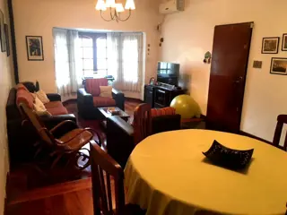 MUY BUEN CASA DE 5 AMBIENTES CON COCHERA, PATIO, QUINCHO Y TERRAZA foto 5