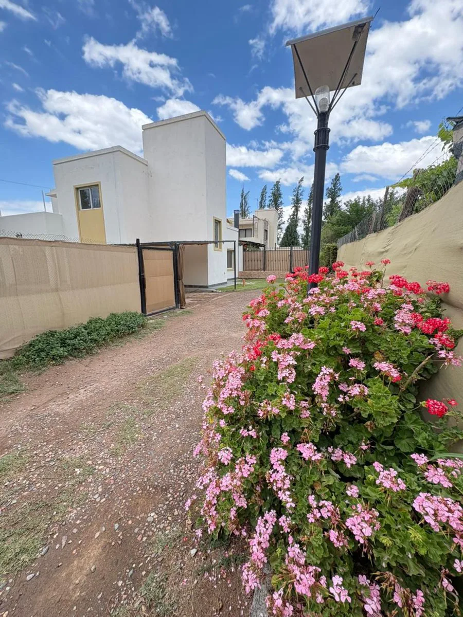 ESPECTACULAR CASA EN LAS HERAS- APTA CRÉDITO. foto 2