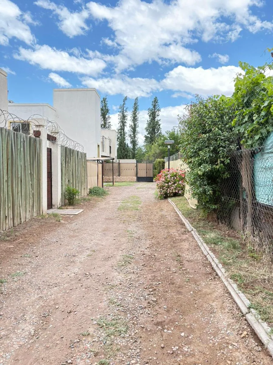 ESPECTACULAR CASA EN LAS HERAS- APTA CRÉDITO. foto 4