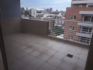 Excelente Departamento 2 Dormitorios con cochera y  Balcon Terraza foto 3