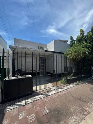 Alquiler Uso Profesional Casa de 3 Ambientes con Patio en Banfield. foto 1