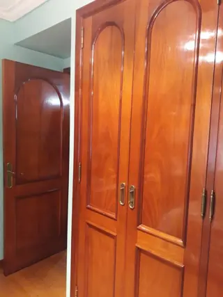 CASA 5 AMB. c/2 coch. Excelente e impecable S/lote propio en Lanusita. USO COMERCIAL O VIVIENDA. foto 2