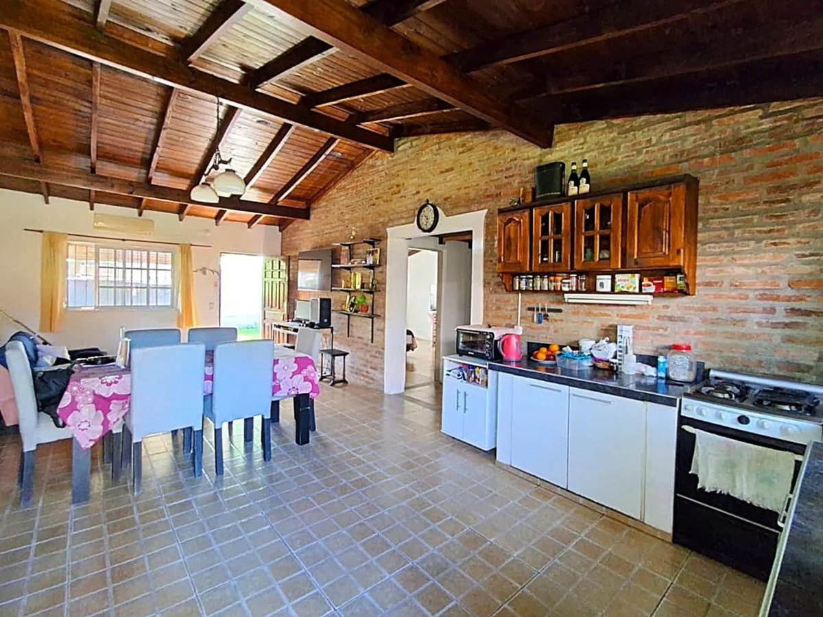 VENTA CASA en De Vicenzo Grande Inmerojable ubicac foto 3