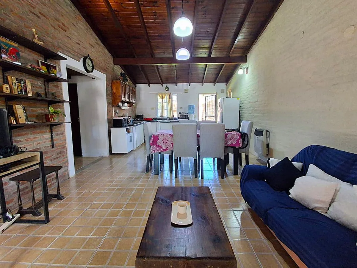 VENTA CASA en De Vicenzo Grande Inmerojable ubicac foto 4