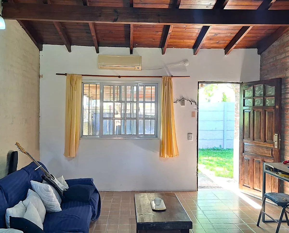 VENTA CASA en De Vicenzo Grande Inmerojable ubicac foto 5