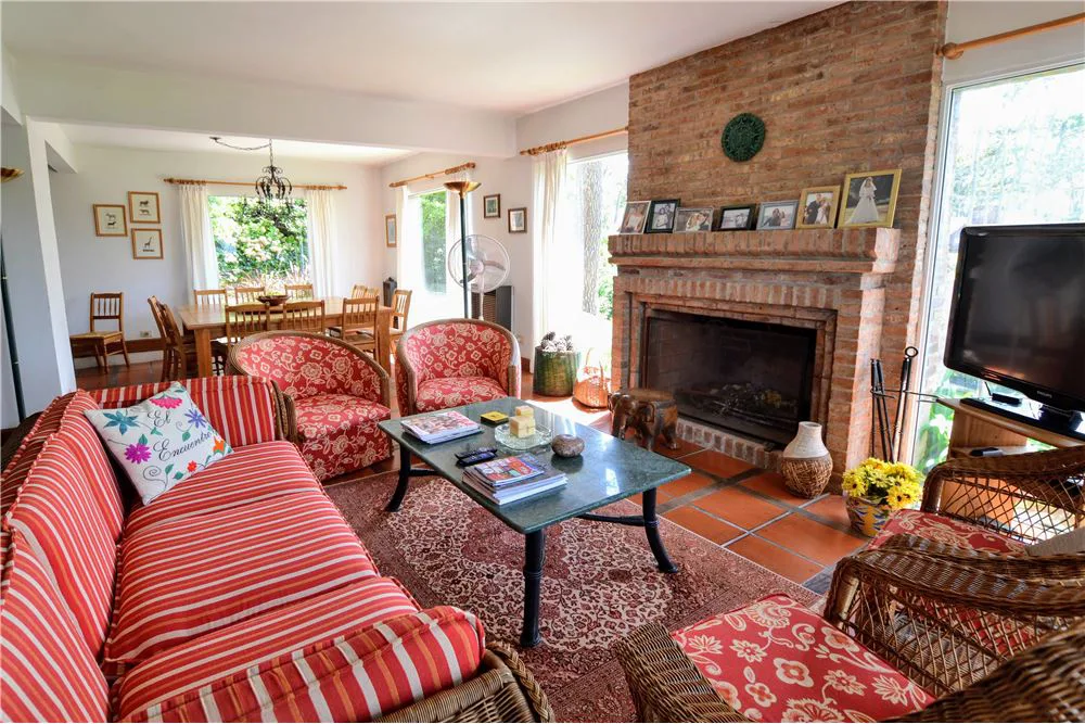 Venta Importante Casa en Carilo foto 4