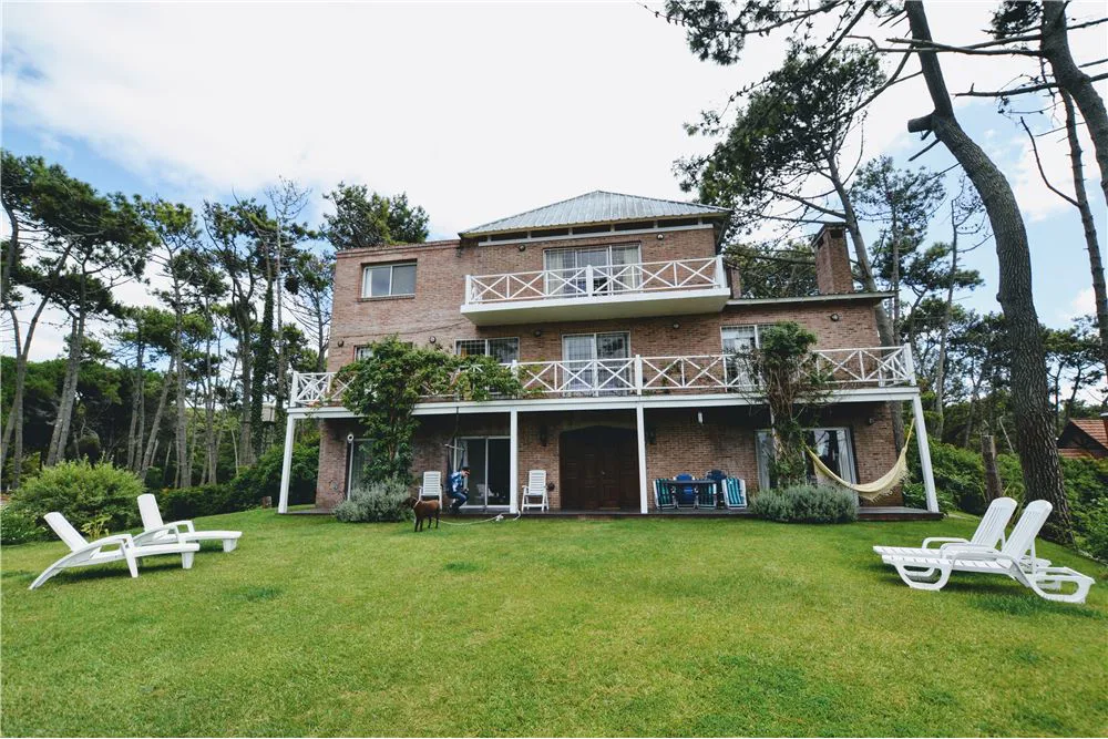 Venta Importante Casa en Carilo foto 5