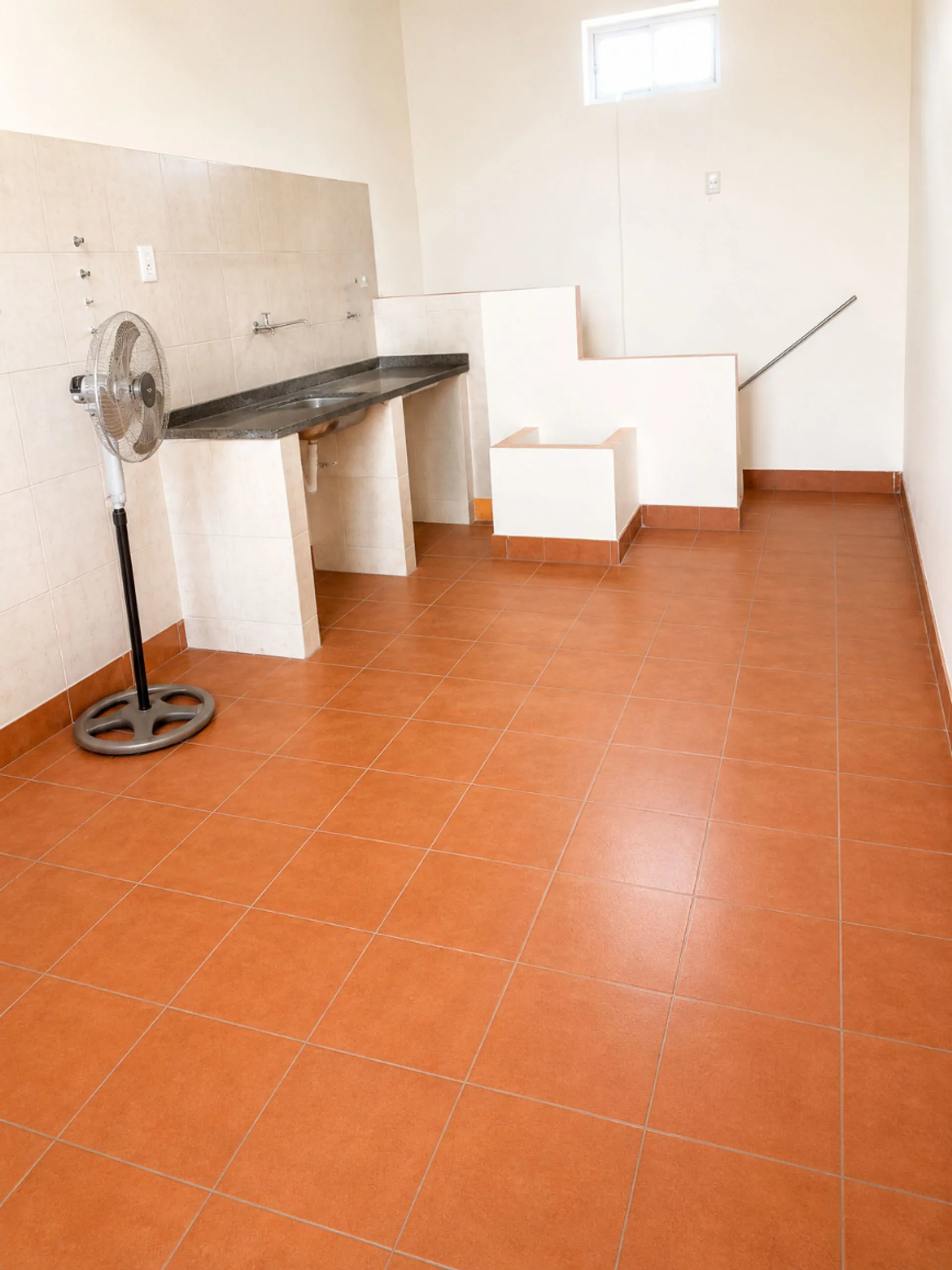 EN VENTA - CASA CON LOCAL COMERCIAL - AV. BELGRANO foto 5