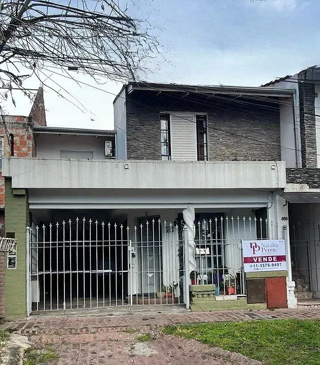 VENTA, PH 4 AMBIENTES PLANTA BAJA, CON COCHERA. HURLINGHAM