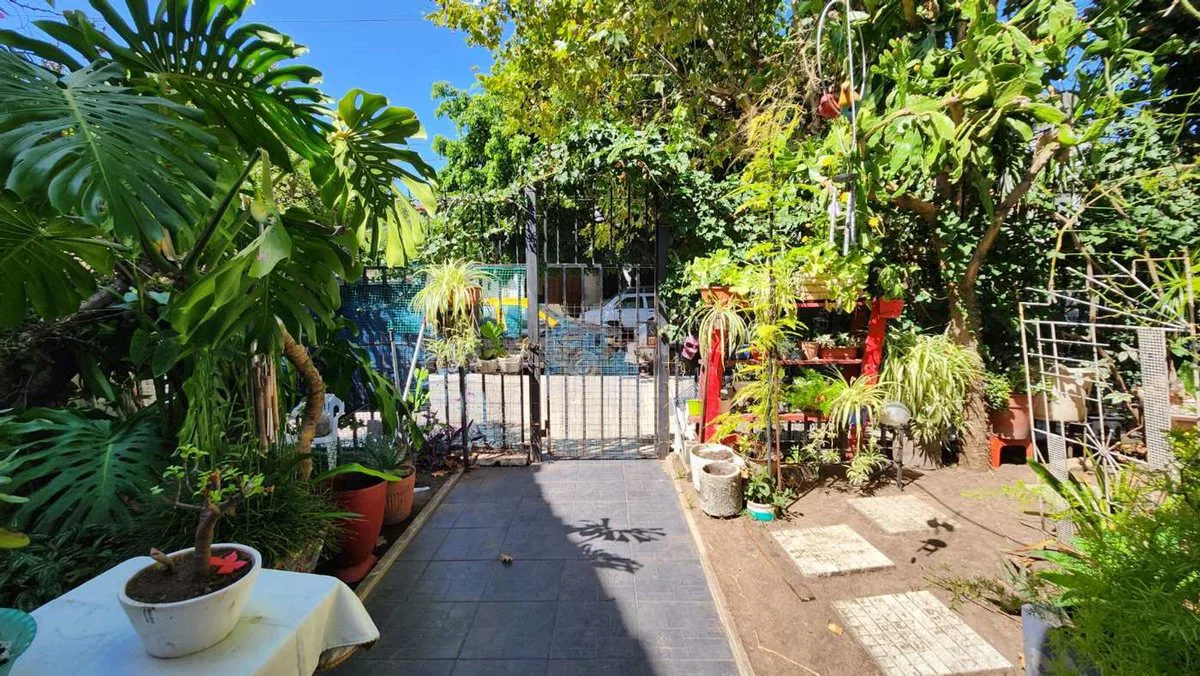 VENTA CASA 4 AMBIENTES A REFACCIONAR EN VERSALLES foto 4