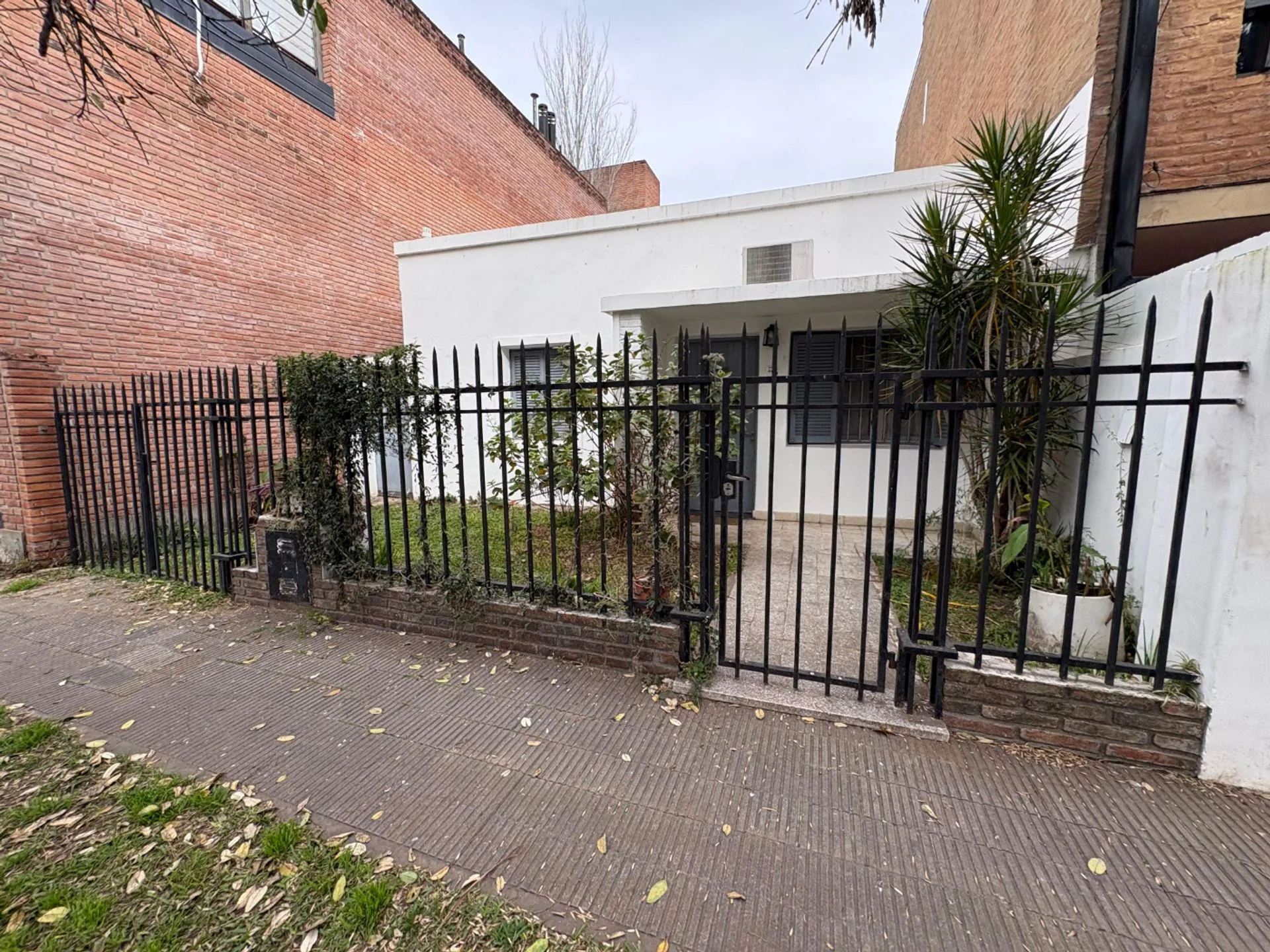 SE VENDE CASA EN GUADALUPE, 2 DORM + PATIO