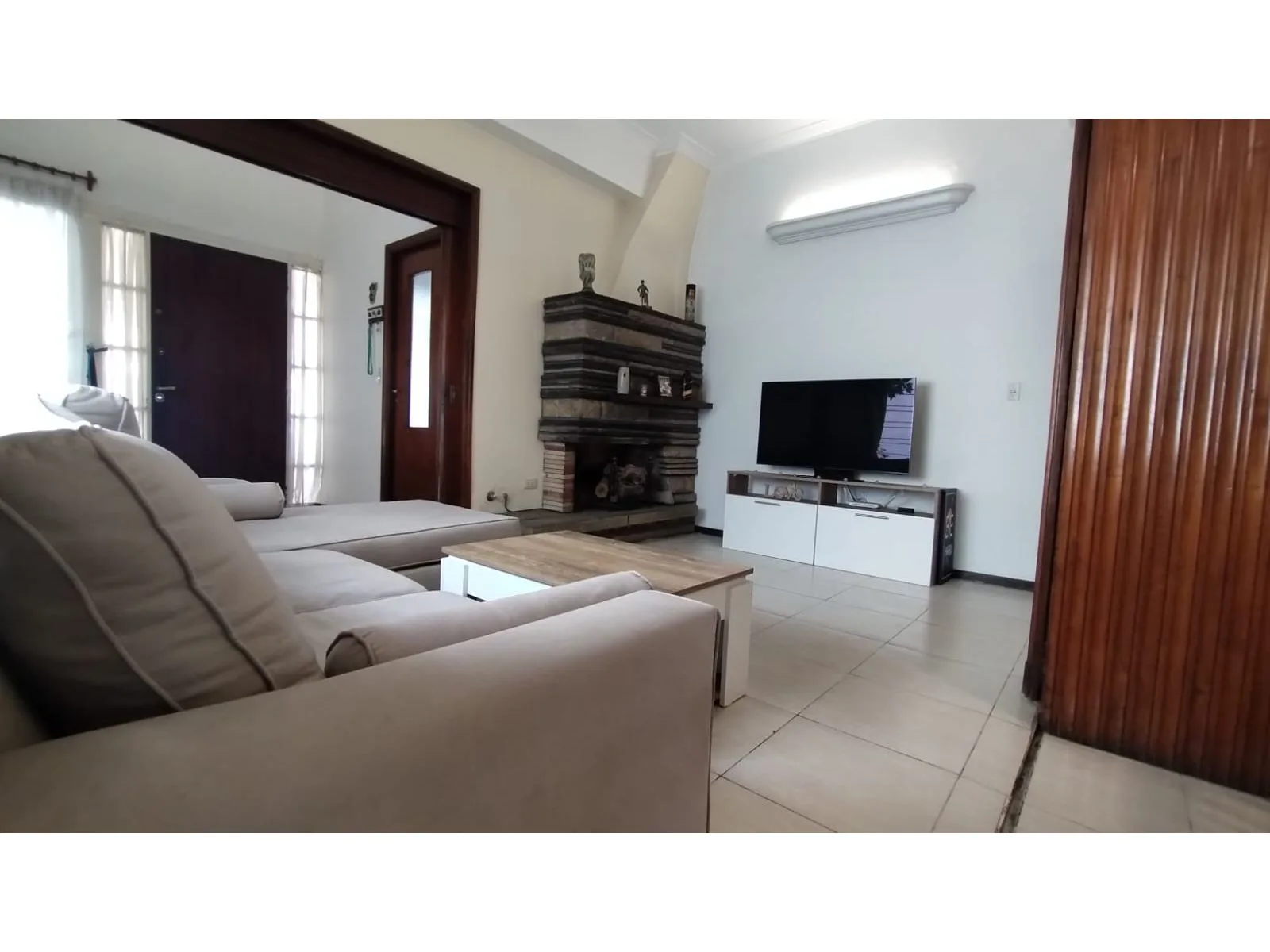 HERMOSA CASA 3 DORMITORIOS EN MORON - APTO CRÉDITO foto 3