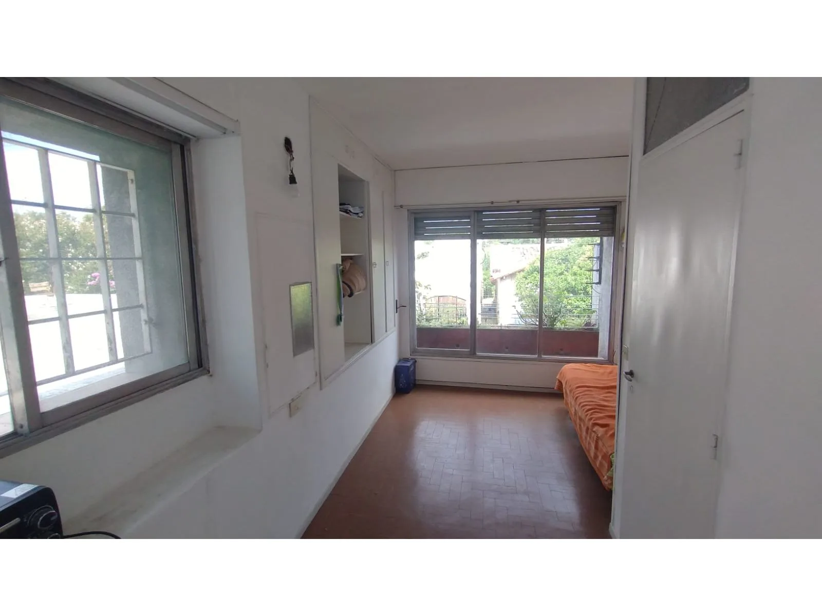 HERMOSA CASA 3 DORMITORIOS EN MORON - APTO CRÉDITO foto 4