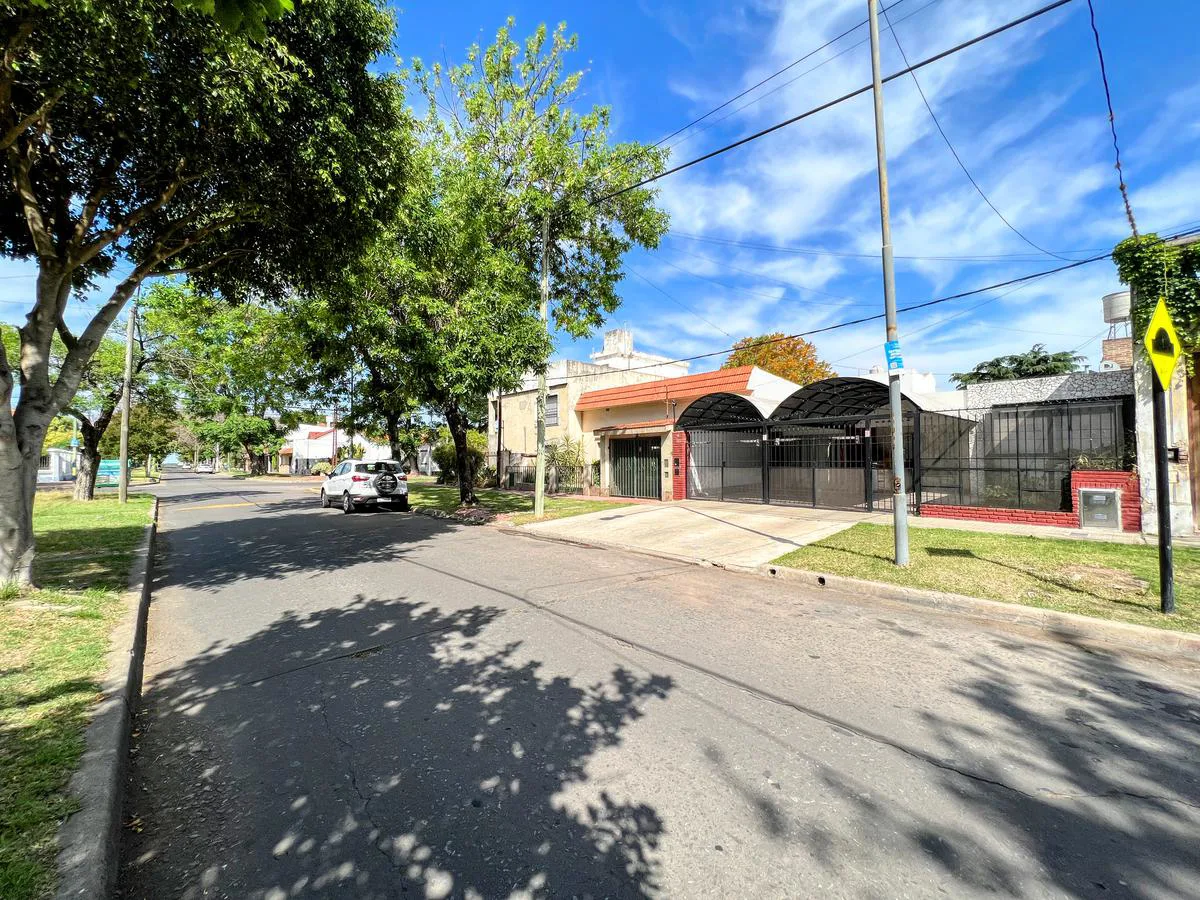 Casa de 4 dormitorios en venta en Alberdi - Castagnino 500 foto 3