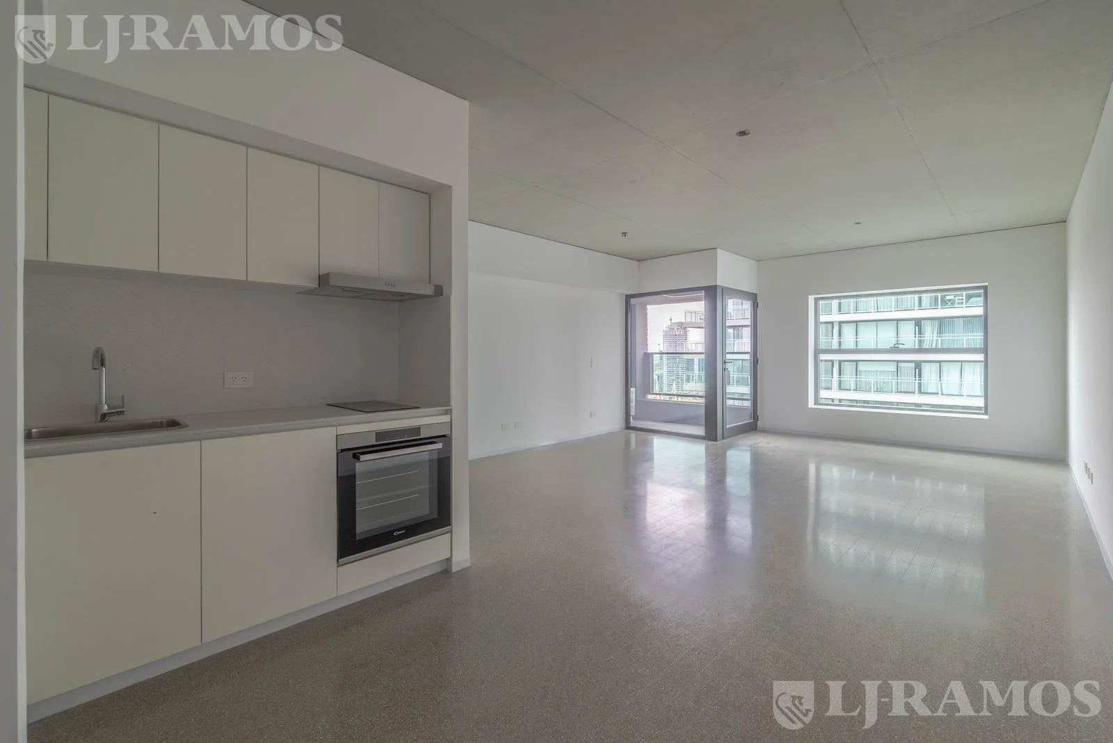 1 ambiente Torre Huergo - piso alto - muy luminoso foto 2