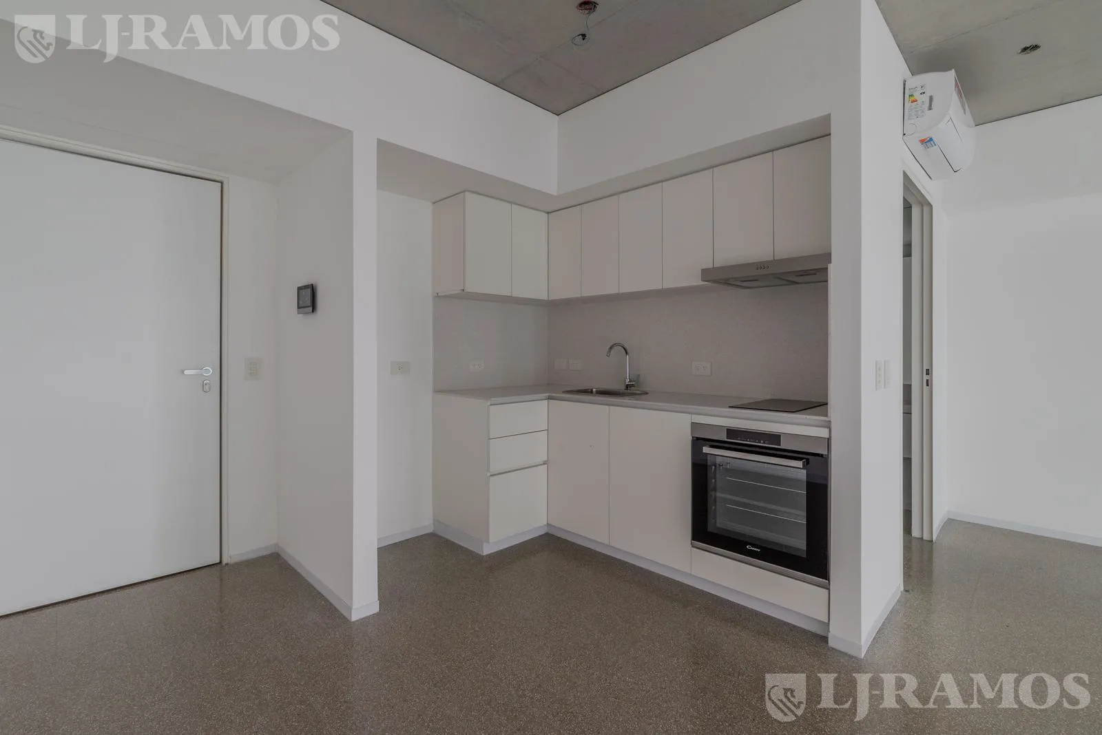 1 ambiente Torre Huergo - piso alto - muy luminoso foto 4