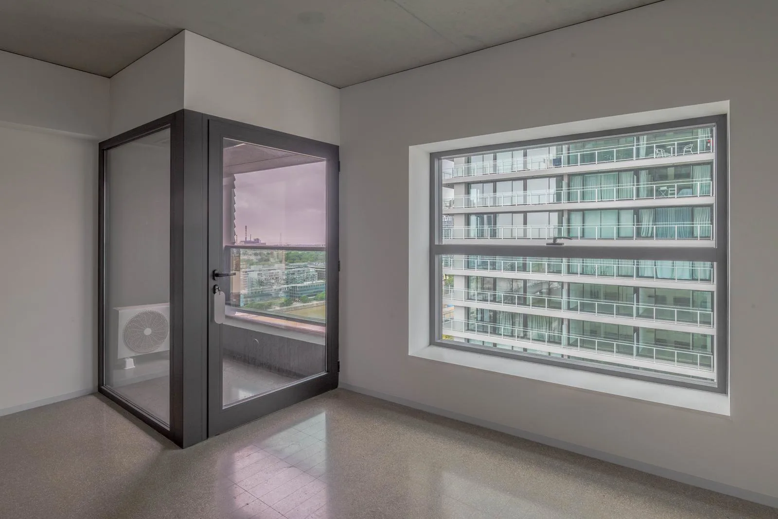 1 ambiente Torre Huergo - piso alto - muy luminoso foto 5