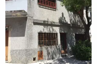 Casa 4 ambientes con garage + local Flores Sur foto 1