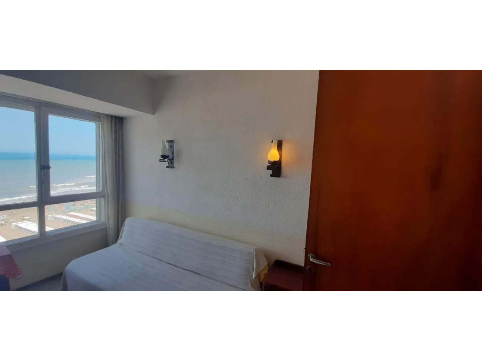 Simple 1-Bedroom Apartment with Ocean View in Miramar, Playa I Building – photo 7 of 16
