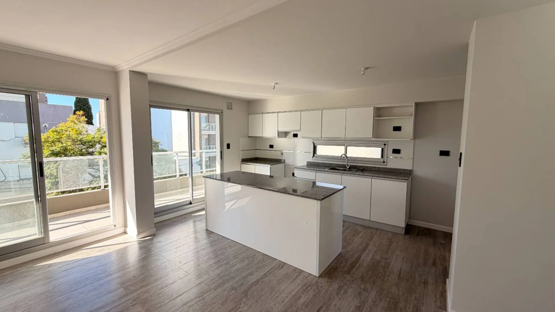 VENTA PISO DE 2 DORM A ESTRENAR CON COCHERA foto 2