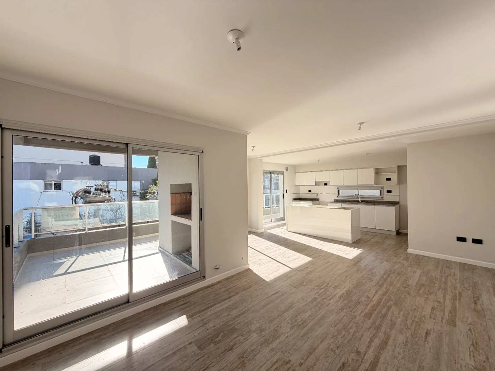 VENTA PISO DE 2 DORM A ESTRENAR CON COCHERA foto 3