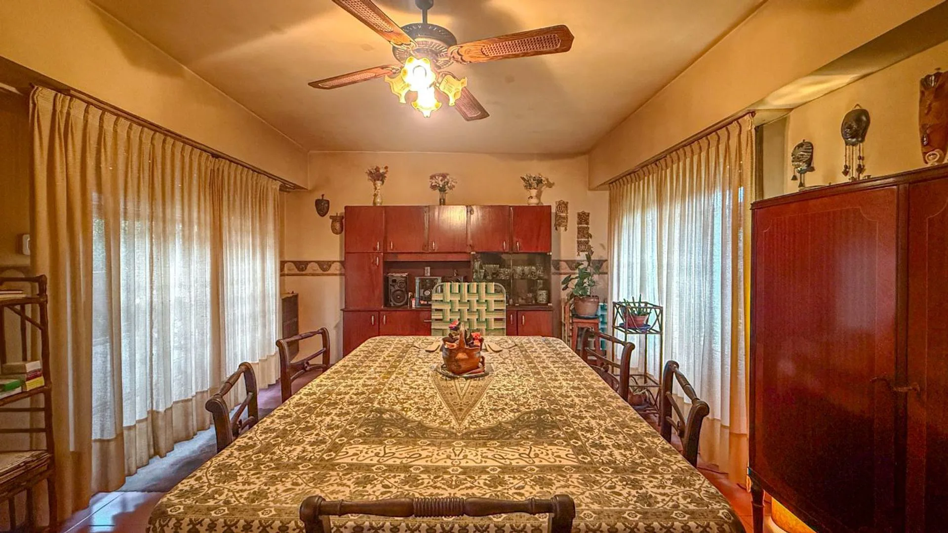Venta Casa 3 amb  Lomas del Golf con amplio parque foto 4