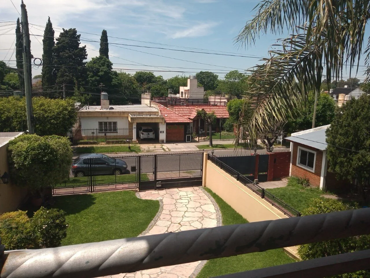 Venta - Amplio Chalet de 4 ambientes con pileta, en Castelar Sur - Moron foto 3