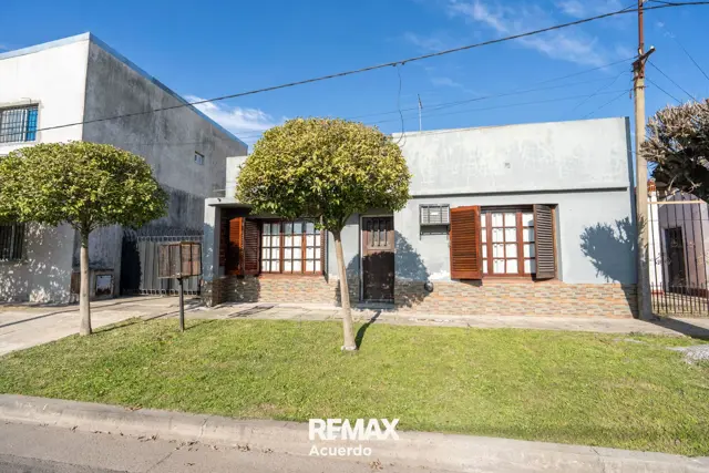 VENTA-CASA LA EMILIA-2 HAB-COCHERA-APTA A CREDITO