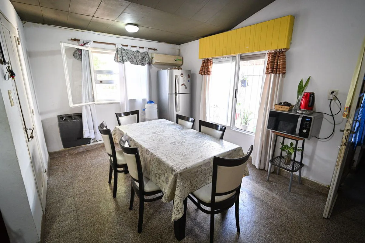 CASA EN VENTA _ 2 DORM. COCHERA_PATIO foto 4
