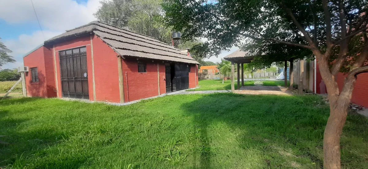 Casa en Barrio Los Paraísos a una cuadra del rio. foto 2