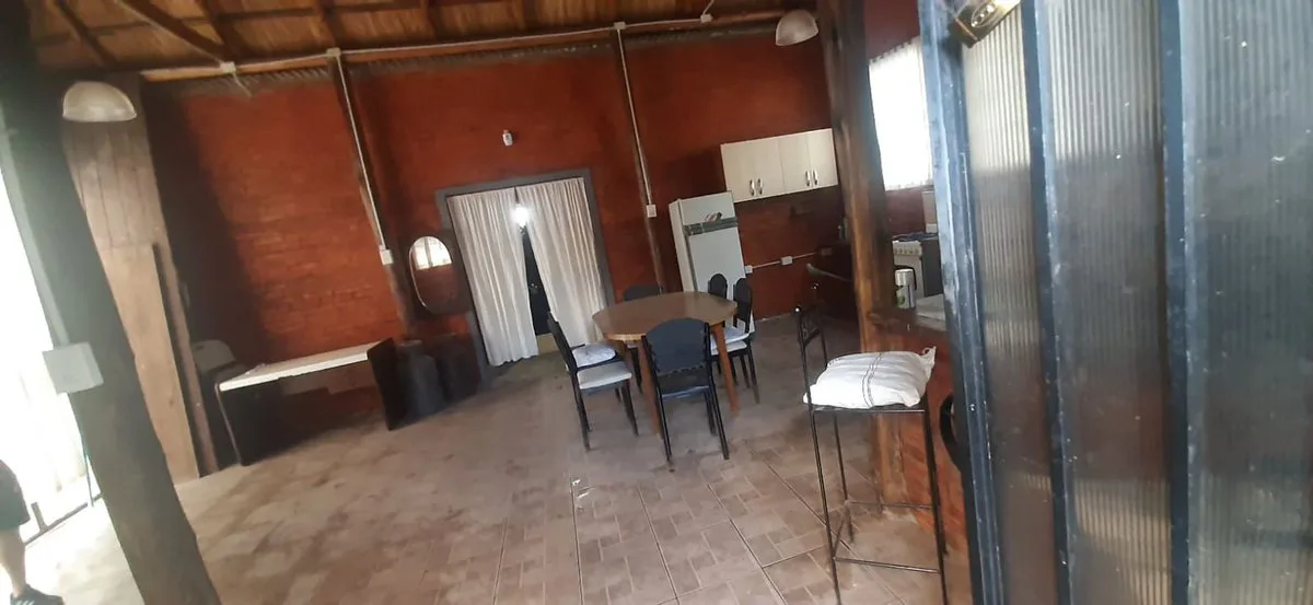 Casa en Barrio Los Paraísos a una cuadra del rio. foto 4