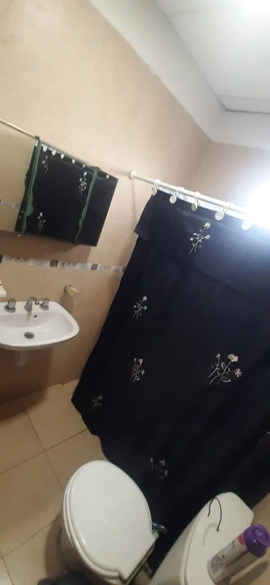 Casa en Barrio Los Paraísos a una cuadra del rio. foto 5