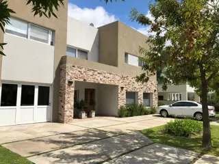 ESPECTACULAR CASA EN COUNTRY CLUB TERRAVISTA, GRAL RODRIGUEZ foto 1