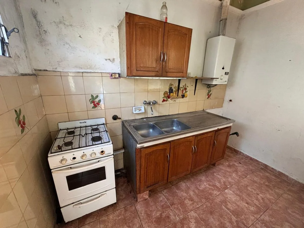 VENTA CASA DE PASILLO DOS DORMITORIOS Y PATIO foto 4